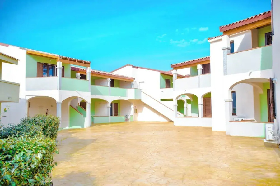 Hotel with swimming pool just 300 mt from the Baia delle Mimose-beach