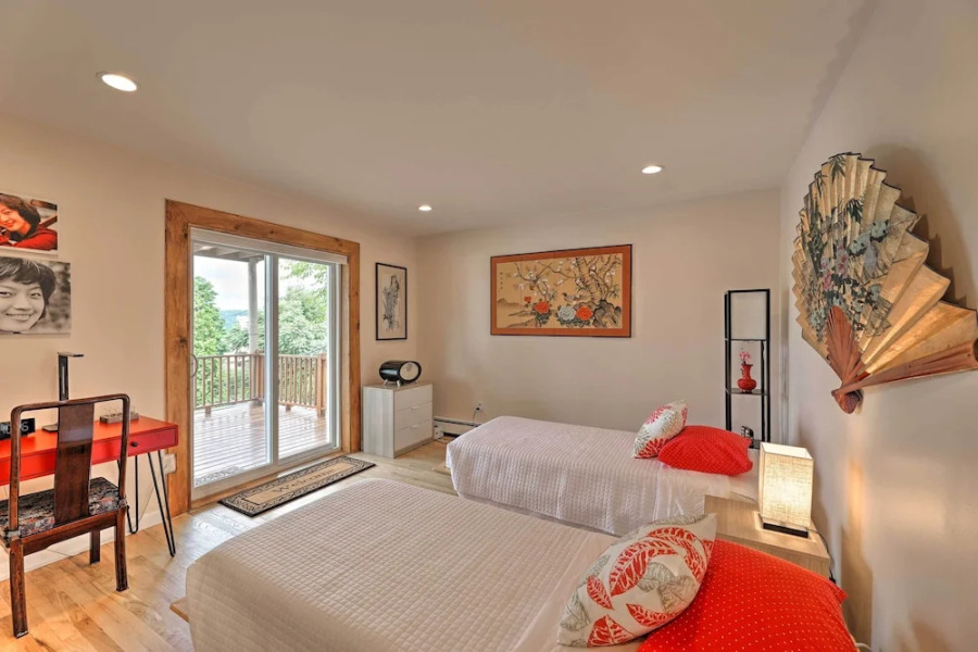 Yonkers Apt w/ Balcony: Walk to Train Station!