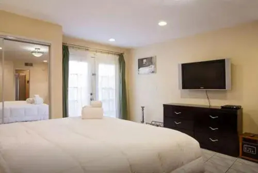 Burbank Spectacular Apt. Suite