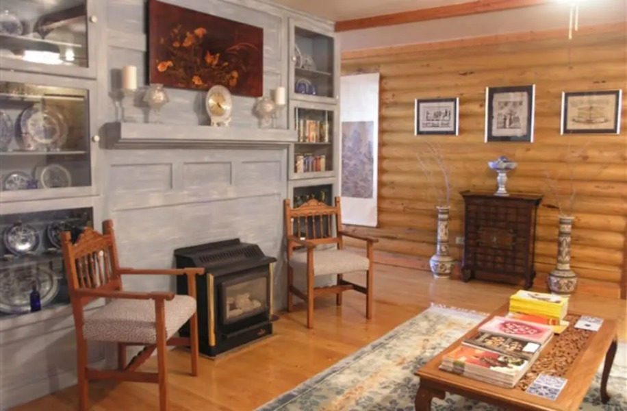 The Grand Living Bed & Breakfast