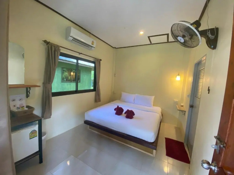 Khao Sok Jungle Huts Resort