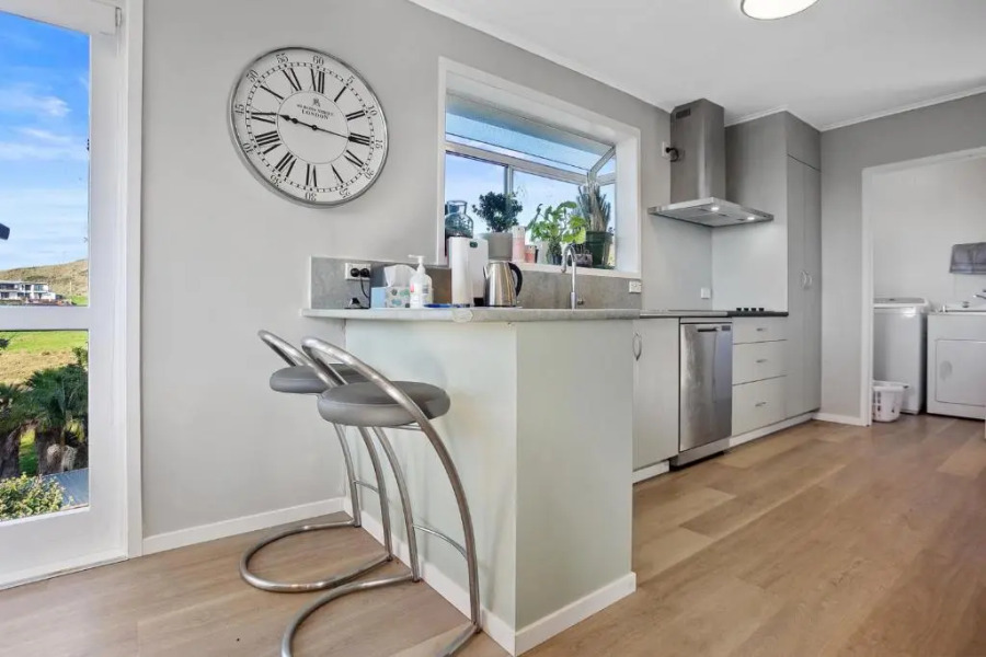 Nanny's Beach House - Waihi Beach Holiday Home