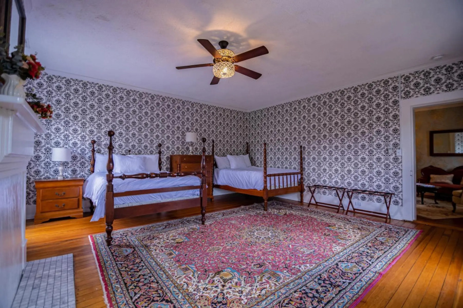 The Manor 1885 Altamont