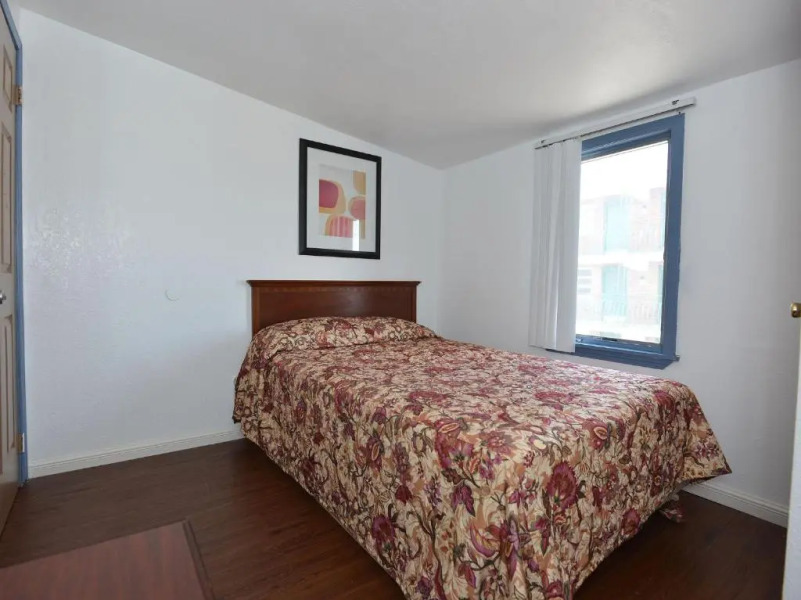 Shore Beach Houses - 52 - 403 Porter Avenue