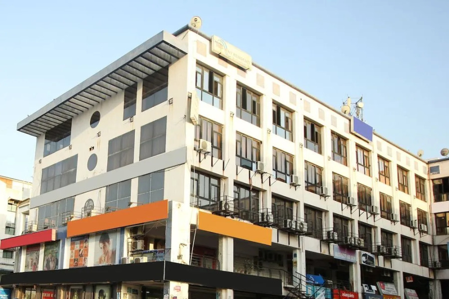 OYO 5122 Hotel Midway Residency