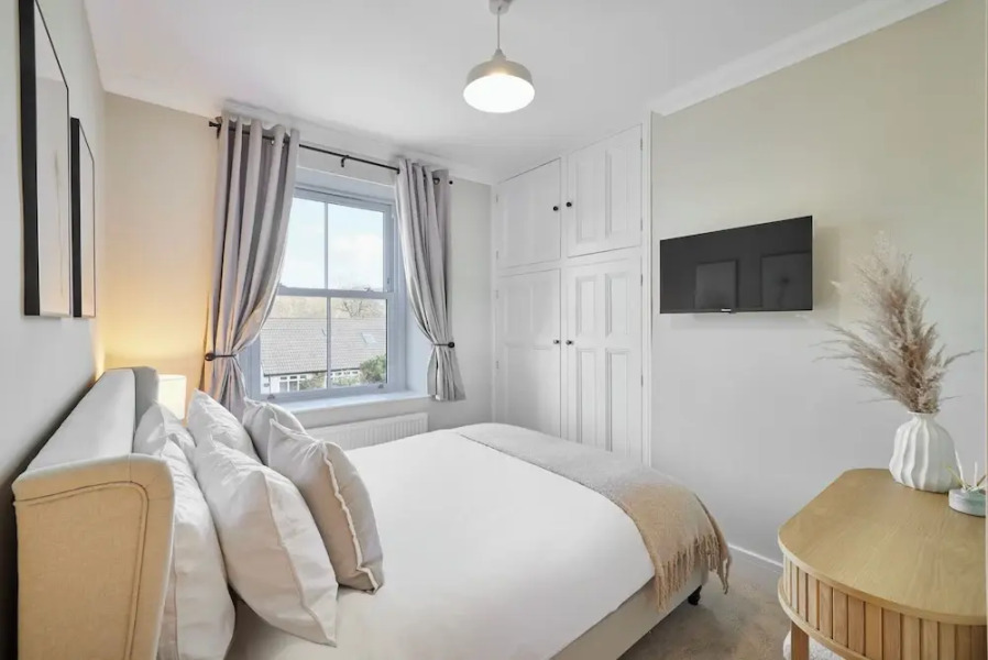 Host Stay Oakwell Cottage