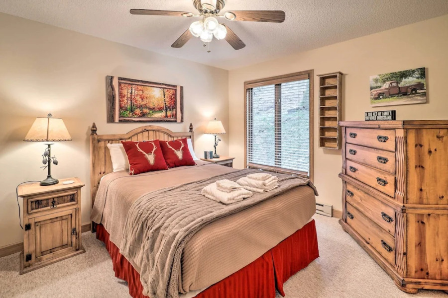 Deck + Million Dollar Views: Beech Mountain Cabin