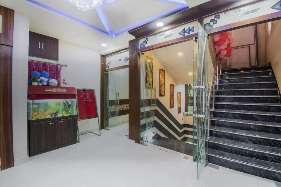 OYO 27673 Hotel Embassy International