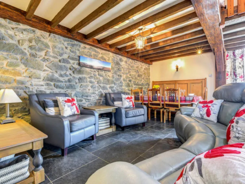 Holiday Home Sgubor y Rhyd