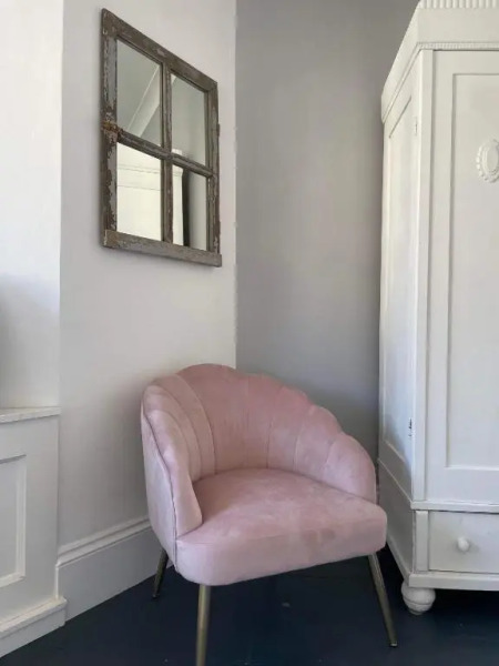 The Clock Tower Apartment - Large, Modern, 2 bed apartment, Southsea with Free parking - sleeps 4