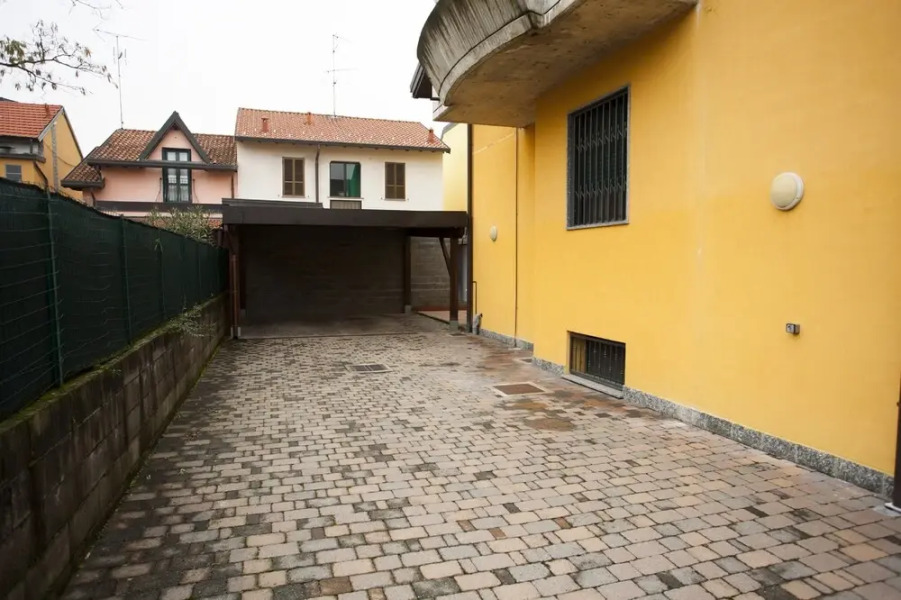 Bnbook - Train Station Loft