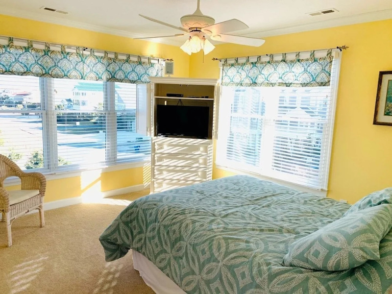 Old Man & The Sea 5 Bedroom Home by RedAwning