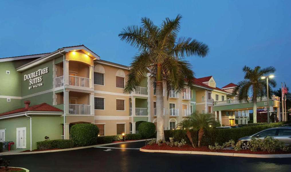 DoubleTree Suites by Hilton Naples