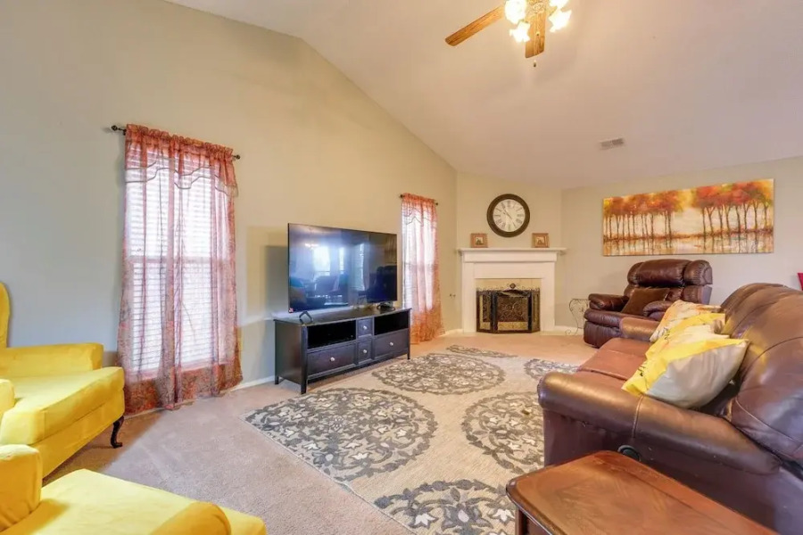 Horn Lake Home w/ Yard: 8 Mi to Graceland!