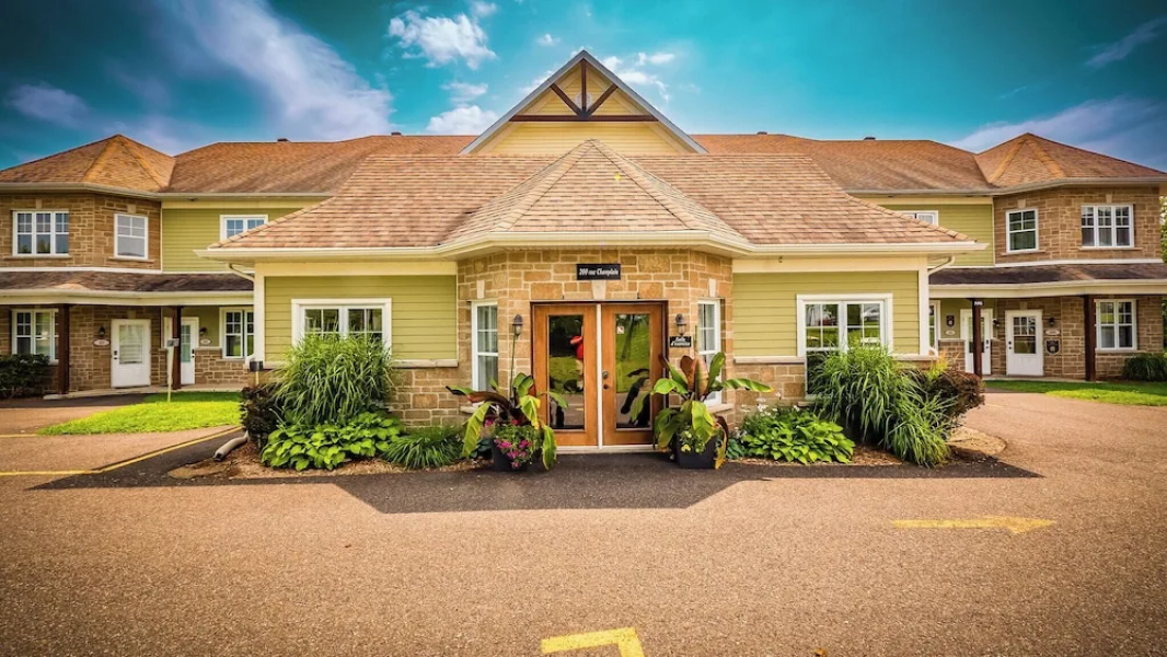Champlain Condo 202