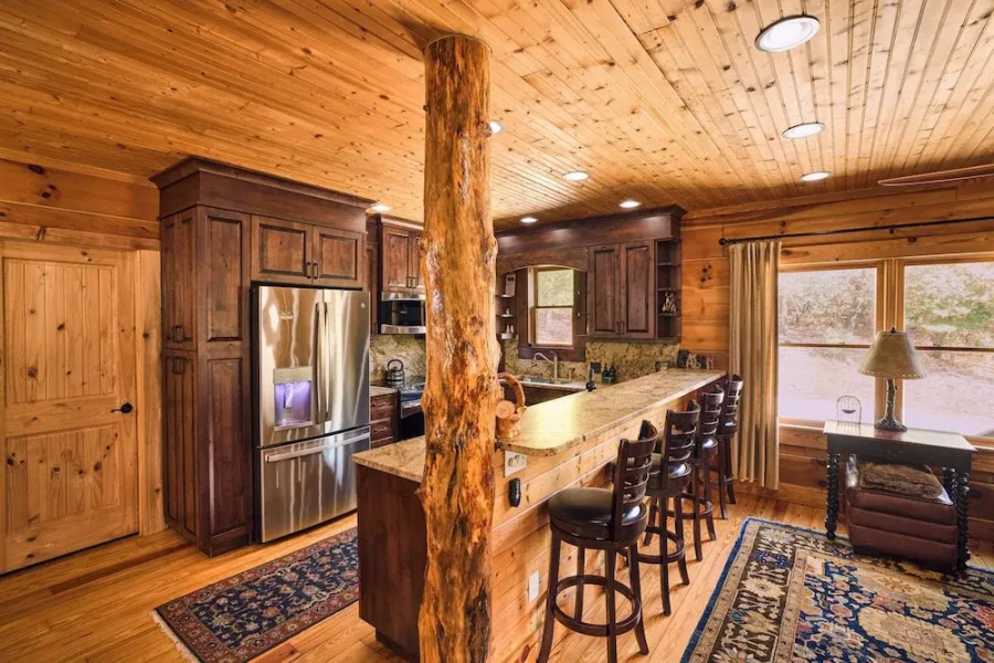 'peaceful Getaway' Penrose Cabin w/ Hot Tub & Pond
