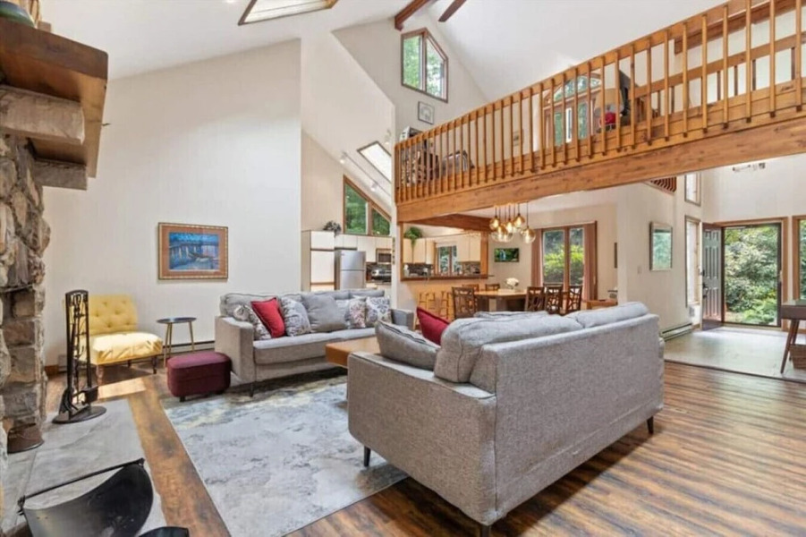 Pocono Chalet Jacuzzi Bathtub 4 BDRMS