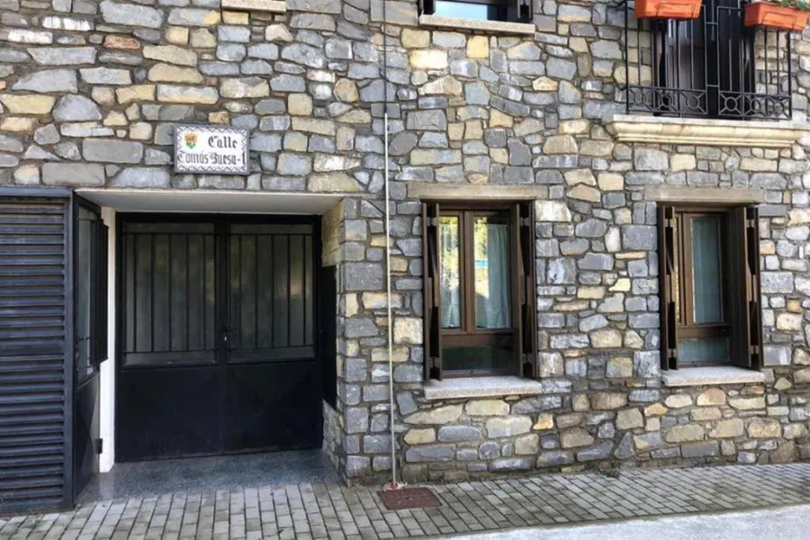 Gran terraza con vistas en el corazon de villanua