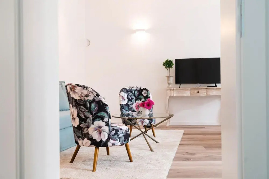 Deluxe Apartment in the Historic Centre With Private Parking