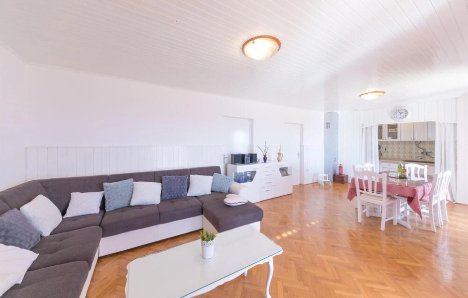 Amazing Home in Kastel Stari With Wifi and 2 Bedrooms