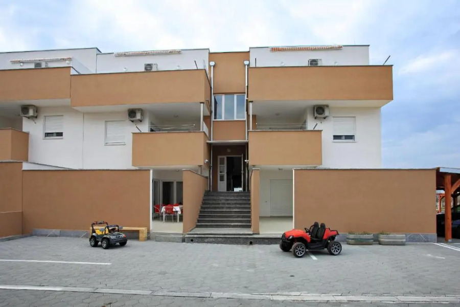 Apartment Village Nin