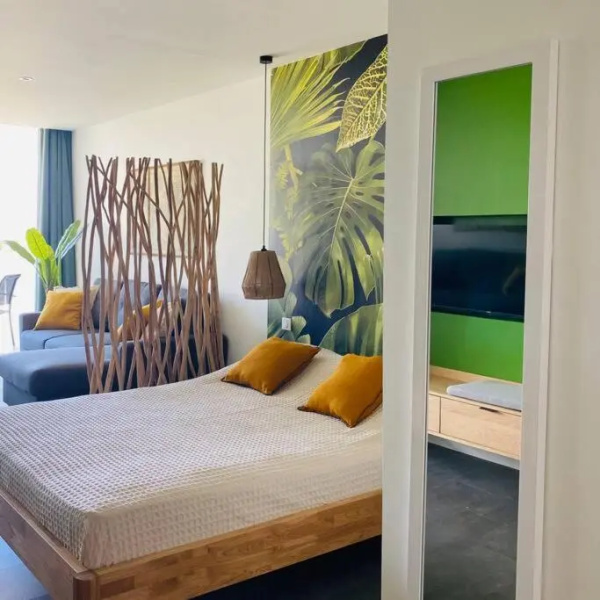 Studio tropical, beautifully renovated, sea view