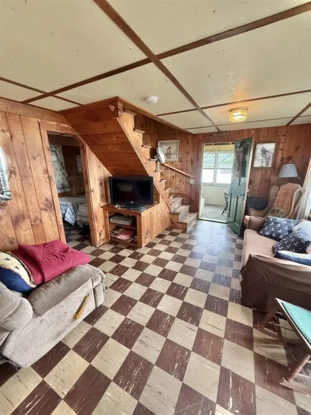 Paradise Point Limit 10 4 Bedroom Cottage by RedAwning