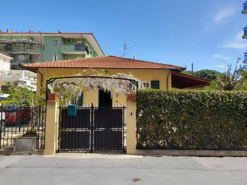 Villa la Casetta con giardino a 30 m dal mare