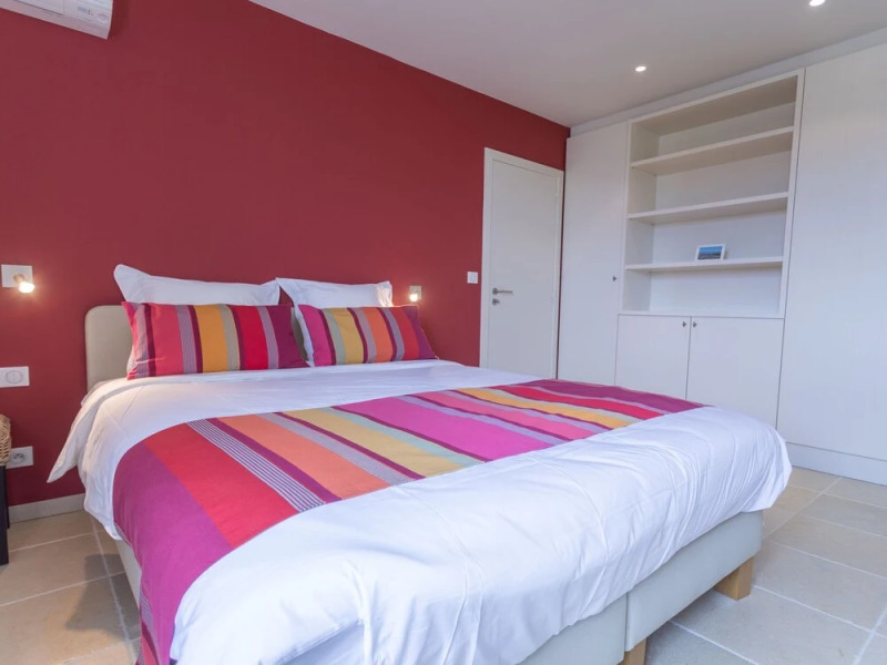 Stunning Villa With Heated Private Swimming Pool in Peaceful Location