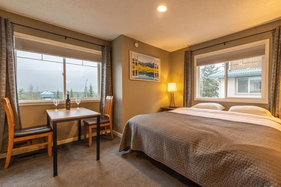 Banff Boundary Lodge Mountainview Studio