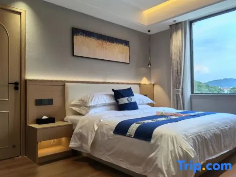 Lvzhou Holiday Inn