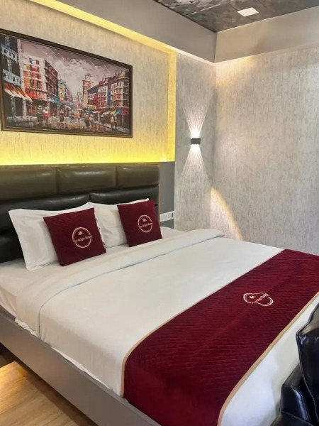 The Origin Suites opp Hyatt Regency