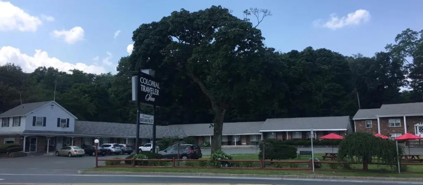 Colonial Traveler Inn