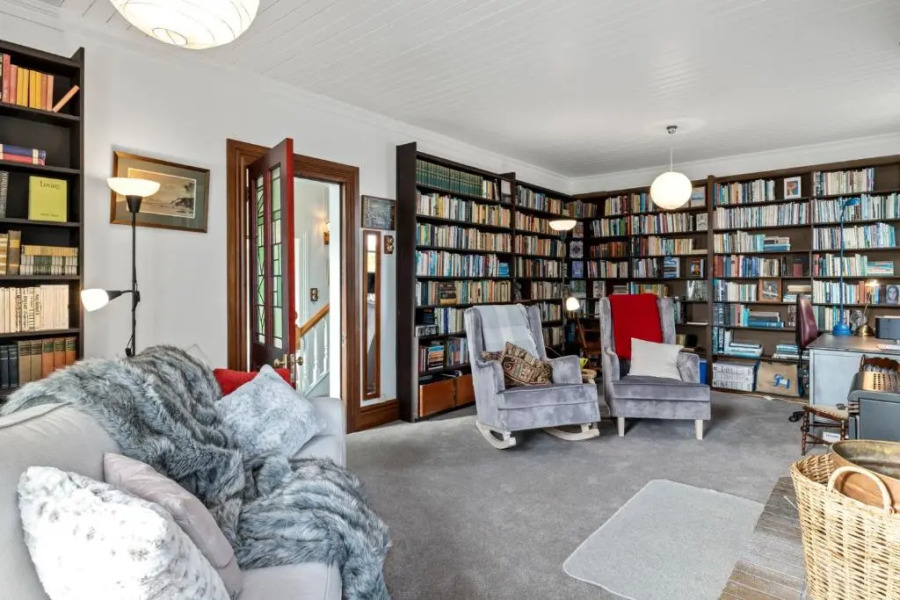 The Professor's Beach House - Brighton Holiday Home