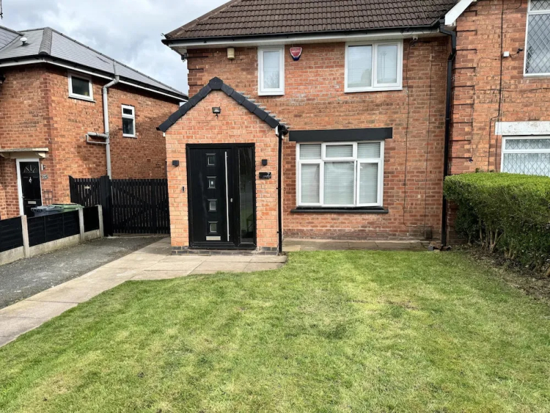 Impeccable 3-bed House in Walsall