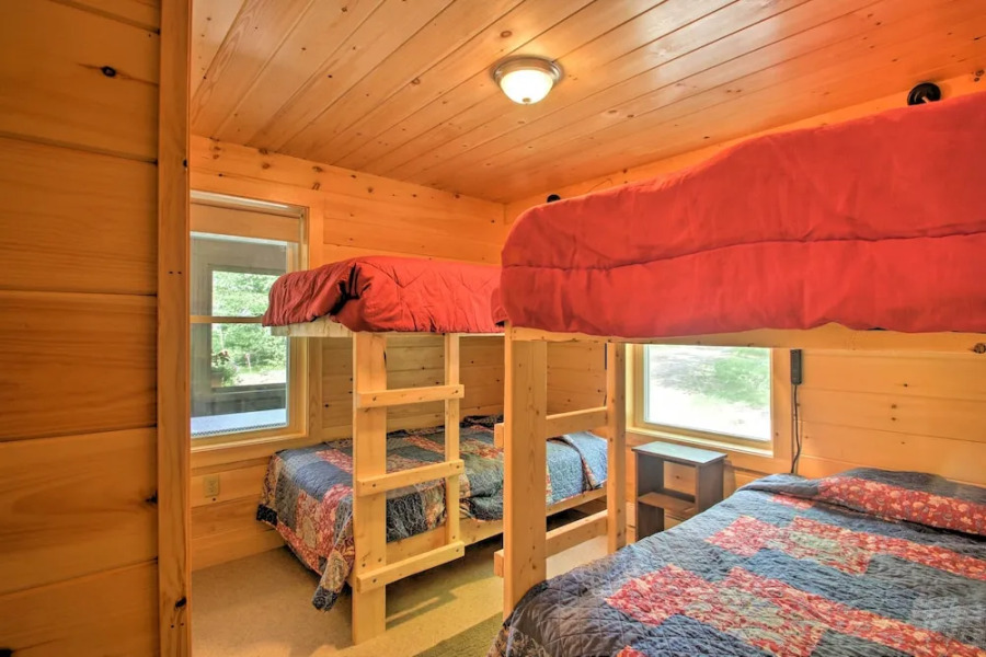 'the Cedars' Cabin w/ Beach Access on Panther Pond
