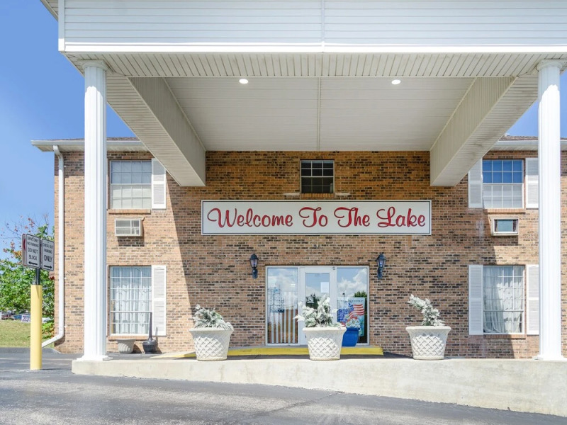 Econo Lodge Inn & Suites Lake Of The Ozarks