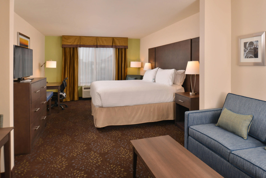 Holiday Inn Express & Suites Dearborn SW - Detroit Area by IHG