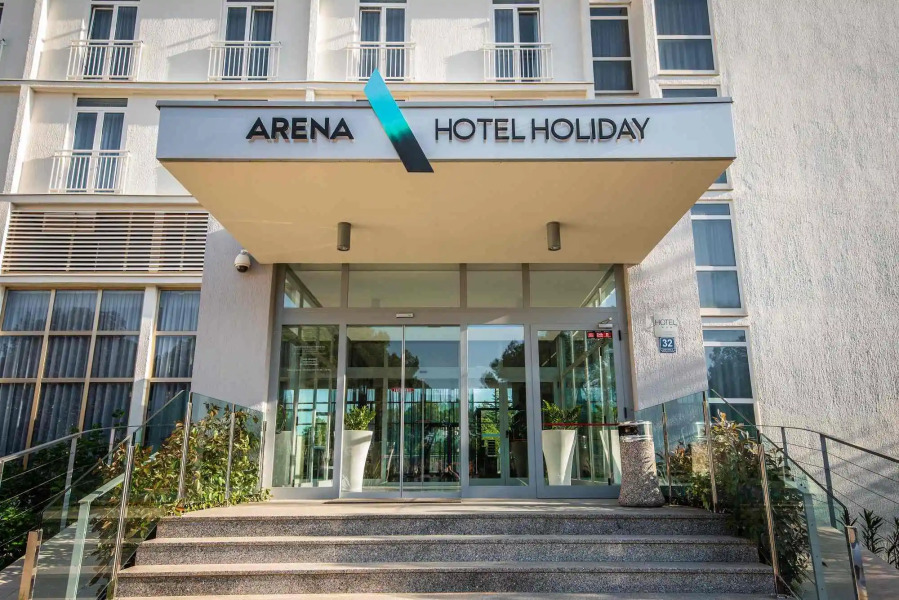 Arena Hotel Holiday