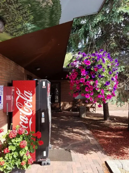 The Willard Munger Inn