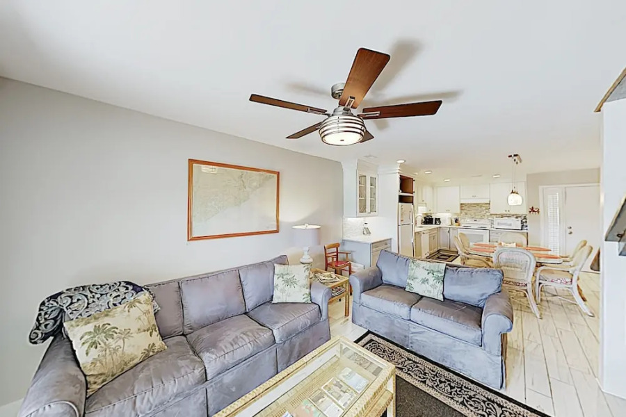 New Listing! Updated Golf Course Condo, Near Beach cottage