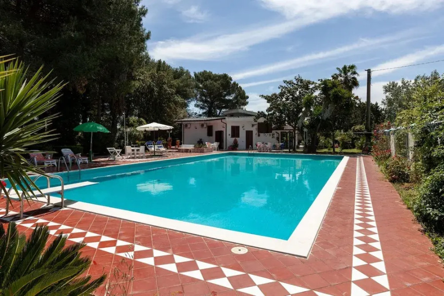 Villa Carmen With Garden And Pool