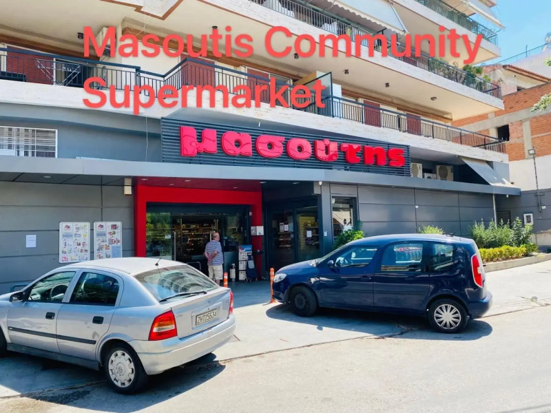 地铁站旁,免费停车位,距机场15分钟车程,独享80平米露台和美景,星空帐篷,舒适淋浴,宽敞3间房3张双人床公寓