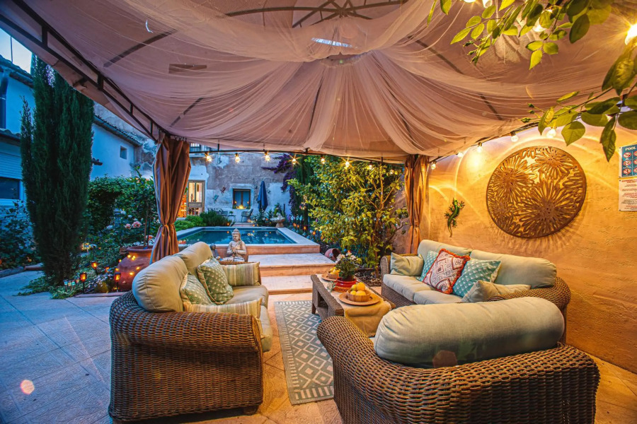 Self Catering Garden Apartment with a Private Garden and Shared Pool