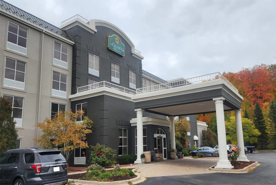 La Quinta Inn & Suites by Wyndham Milwaukee SW New Berlin