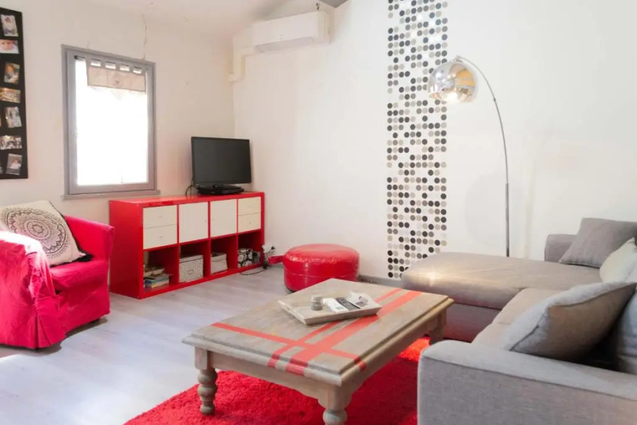 Appartement type loft dans le centre de Roussillon