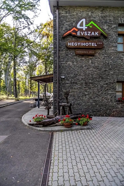 4 Évszak Hegyihotel