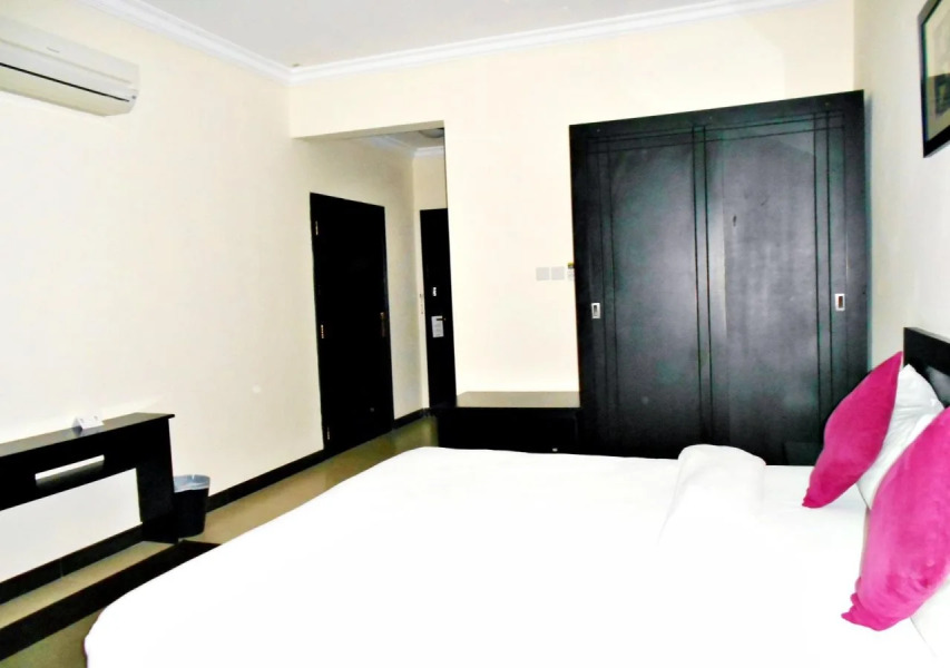 Butterfly Hotel Suites