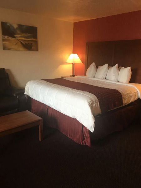 Red Carpet Inn Medford