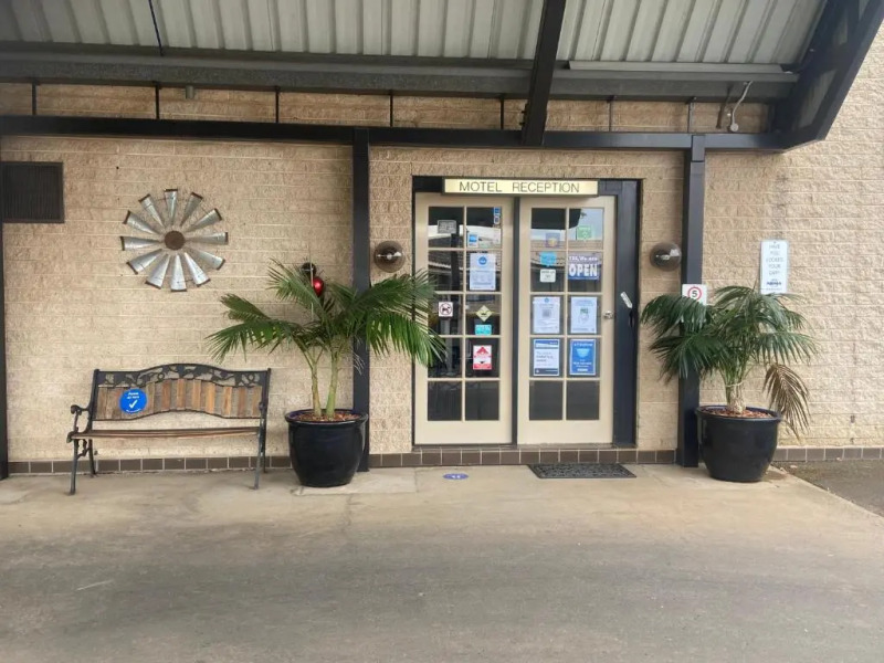 All Seasons Motor Lodge